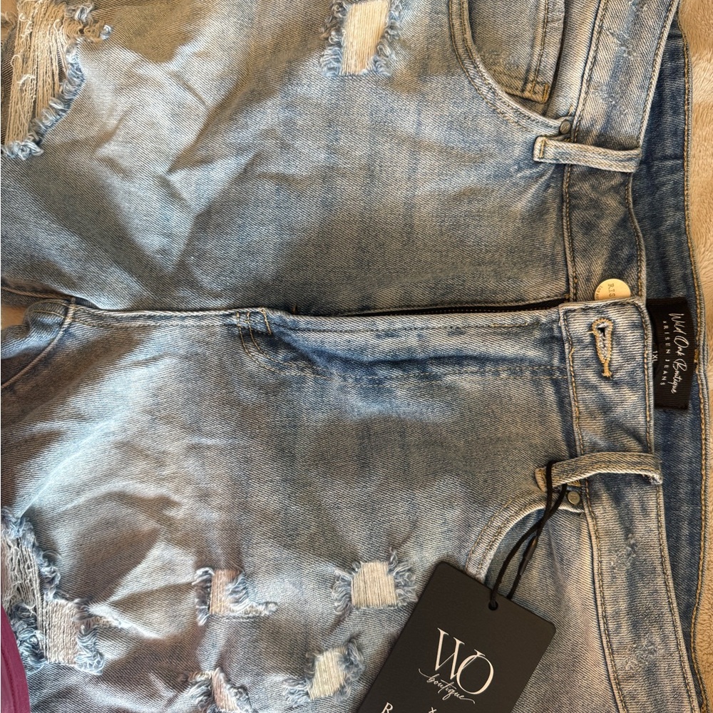 WO Women's Light Blue Distressed Jean Shorts
Make me an offer